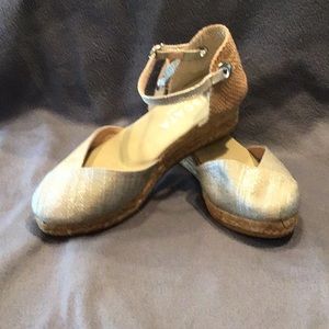 VISCATA ESPADRILLES SHIMMERY NEUTRAL.